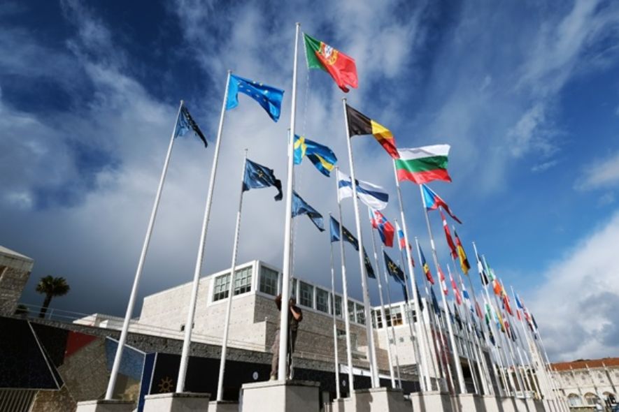 The European Council faces a new presidency, and the new headquarter has already flying flags made from recycled materials recovered from the sea. 